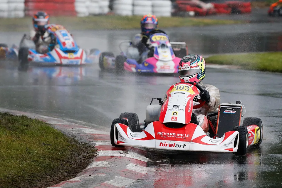 Julia Angelard compite en el inicio del Campeonato Polaco de Karting