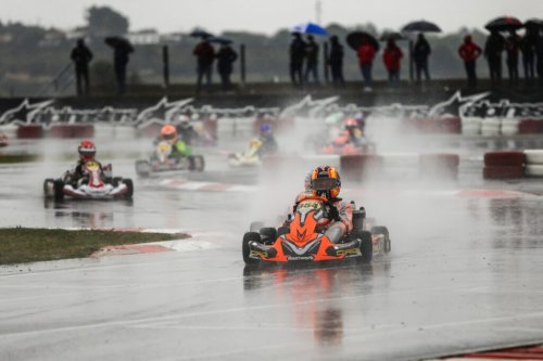 Dominando la Pista Mojada: Consejos Clave para Pilotar Karts Bajo la Lluvia